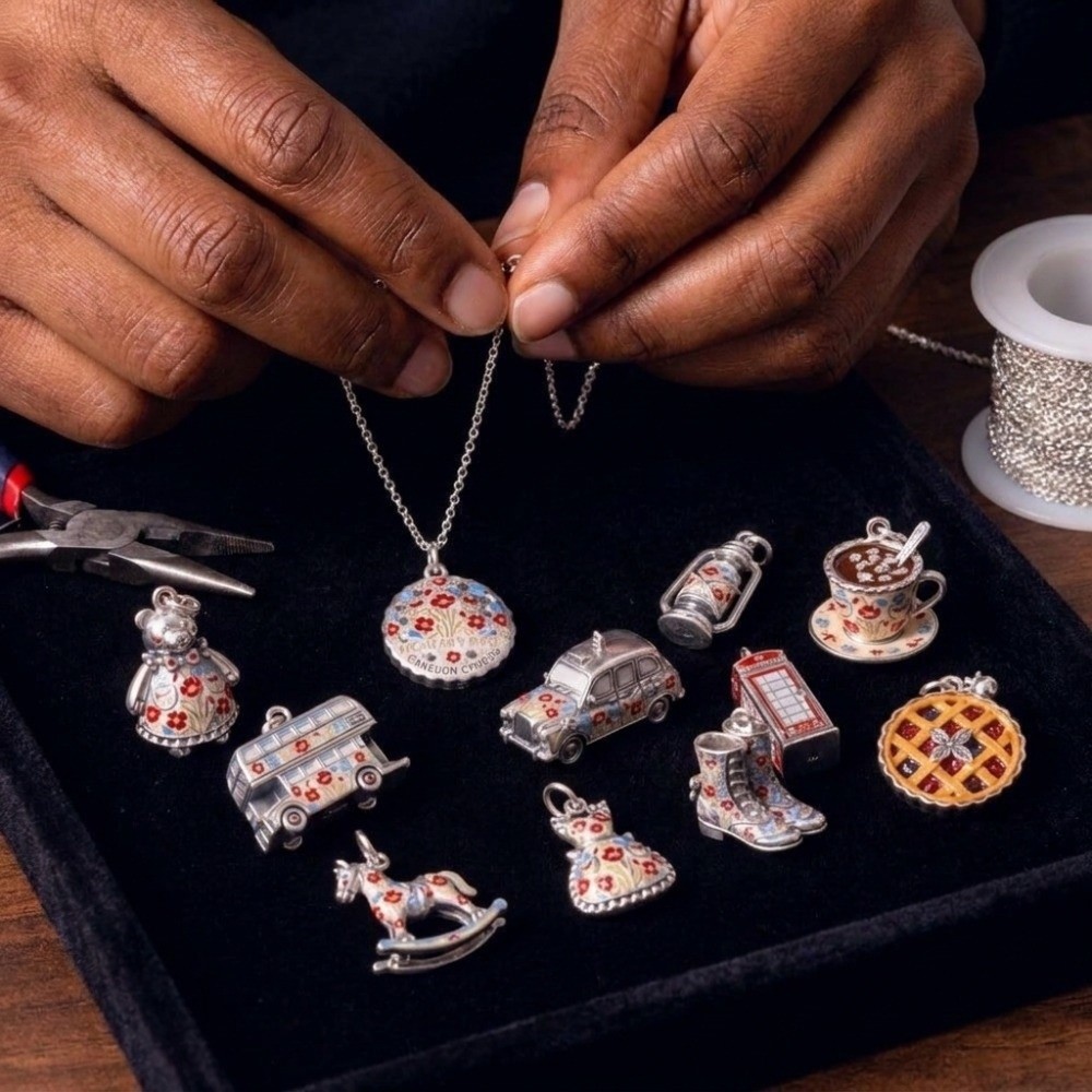 Jewelry Making London - RVS cartoon hangers, miniatuur Britse thema